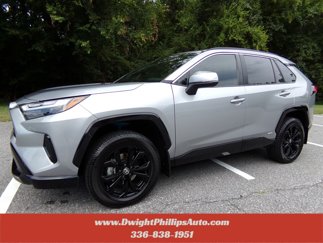 Used 2022 Toyota RAV4 SE image 1
