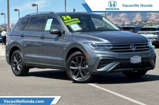 Used 2024 Volkswagen Tiguan SE image 1