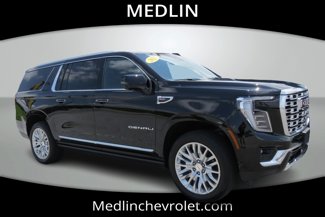 Used 2025 GMC Yukon XL Denali w/ Denali Reserve Package image 1
