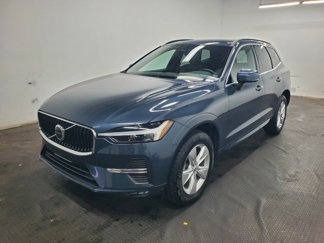 Used 2022 Volvo XC60 B5 Momentum image 1