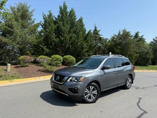 Used 2020 Nissan Pathfinder S image 1