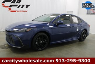 Used 2025 Toyota Camry SE image 1