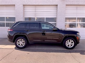 Used 2024 Jeep Grand Cherokee Limited image 1