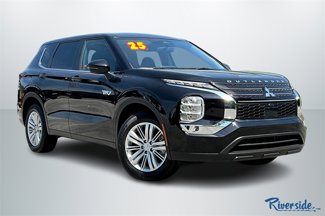 New 2025 Mitsubishi Outlander ES image 1