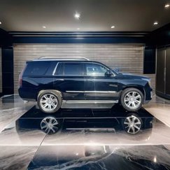 Used 2016 Cadillac Escalade Luxury image 1