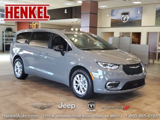 New 2025 Chrysler Pacifica Select image 1