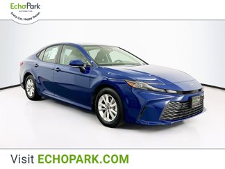 Used 2025 Toyota Camry LE image 1