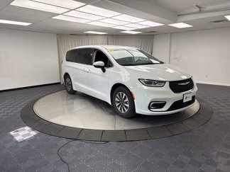 Used 2023 Chrysler Pacifica Touring-L image 1