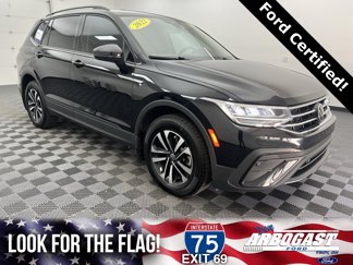 Used 2022 Volkswagen Tiguan S image 1