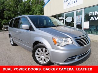 Used 2015 Chrysler Town & Country Touring image 1