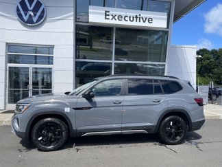 New 2025 Volkswagen Atlas Peak Edition SE image 1