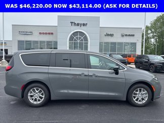 New 2025 Chrysler Pacifica Select image 1
