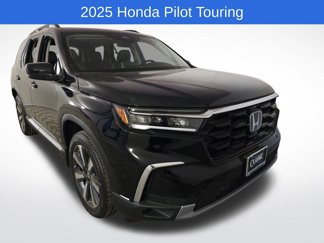 Used 2025 Honda Pilot Touring image 1