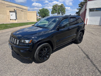 Used 2017 Jeep Grand Cherokee Altitude image 1