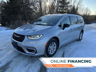 Used 2024 Chrysler Pacifica Touring-L image 1