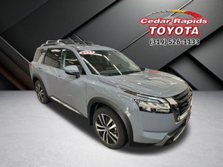 Used 2024 Nissan Pathfinder Platinum image 1