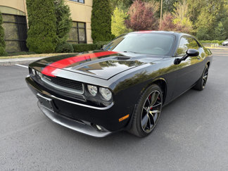 Used 2014 Dodge Challenger SXT image 1