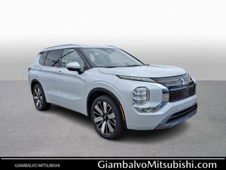New 2025 Mitsubishi Outlander SEL image 1