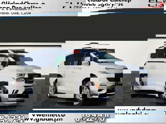 Used 2022 Chrysler Pacifica Touring-L w/ Uconnect Theater Family Group image 1