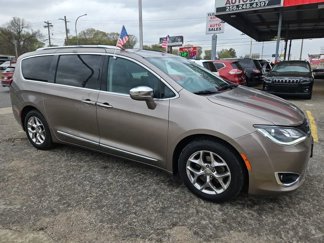 Used 2017 Chrysler Pacifica Limited w/ UConnect Theater Package image 1