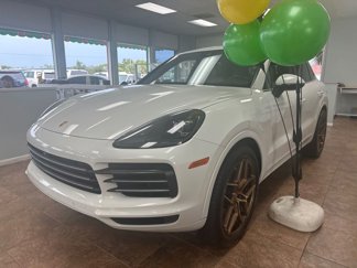 Used 2022 Porsche Cayenne image 1