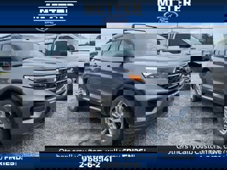 Used 2023 Ford Explorer XLT image 1
