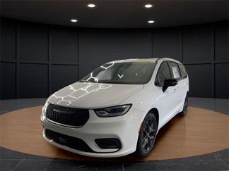 New 2024 Chrysler Pacifica Limited w/ S Appearance Package image 1