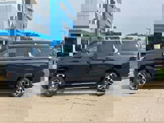 New 2025 Chevrolet Suburban LT image 1