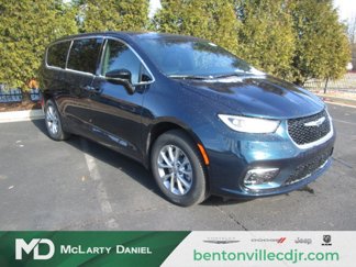 New 2025 Chrysler Pacifica Select image 1