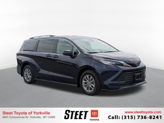 Used 2022 Toyota Sienna LE image 1