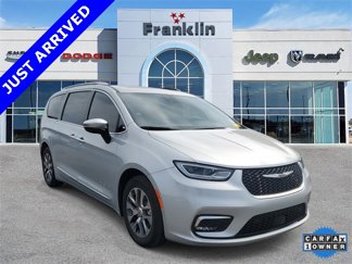 Used 2023 Chrysler Pacifica Pinnacle image 1