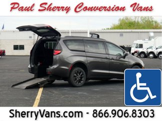 Used 2021 Chrysler Pacifica Touring w/ S Appearance Package image 1