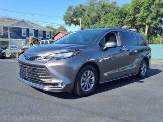Used 2021 Toyota Sienna XLE w/ XLE Plus Package image 1