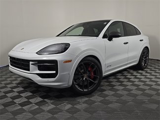 Used 2025 Porsche Cayenne GTS image 1