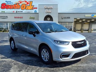 New 2026 Chrysler Pacifica Select image 1