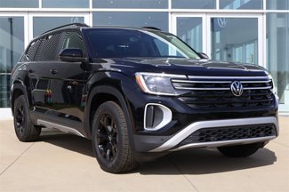 New 2025 Volkswagen Atlas Peak Edition SE image 1