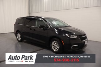 Used 2023 Chrysler Pacifica Touring-L image 1