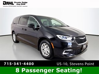 New 2026 Chrysler Pacifica Select image 1