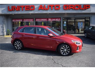 Used 2019 Hyundai Elantra GT image 1