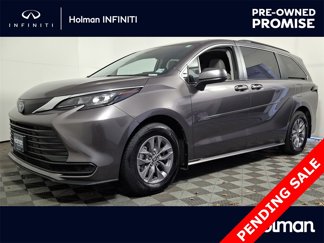 Used 2024 Toyota Sienna LE image 1