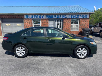 Used 2011 Toyota Camry LE image 1