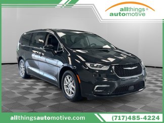 Used 2023 Chrysler Pacifica Touring-L image 1