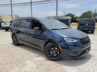 New 2025 Chrysler Pacifica Limited image 1
