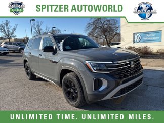 New 2025 Volkswagen Atlas Peak Edition SE image 1