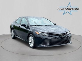 Used 2019 Toyota Camry LE image 1