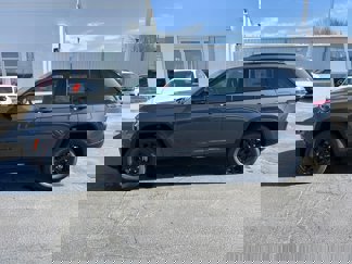 New 2025 Jeep Grand Cherokee Altitude image 1
