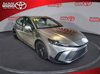 Certified 2025 Toyota Camry SE image 1