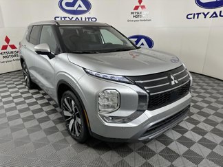 New 2025 Mitsubishi Outlander SE image 1