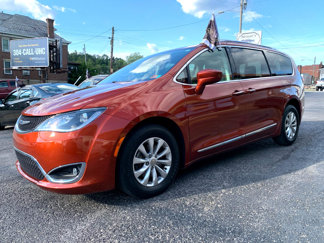 Used 2018 Chrysler Pacifica Touring-L Plus image 1