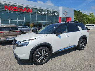 New 2025 Nissan Pathfinder Platinum image 1